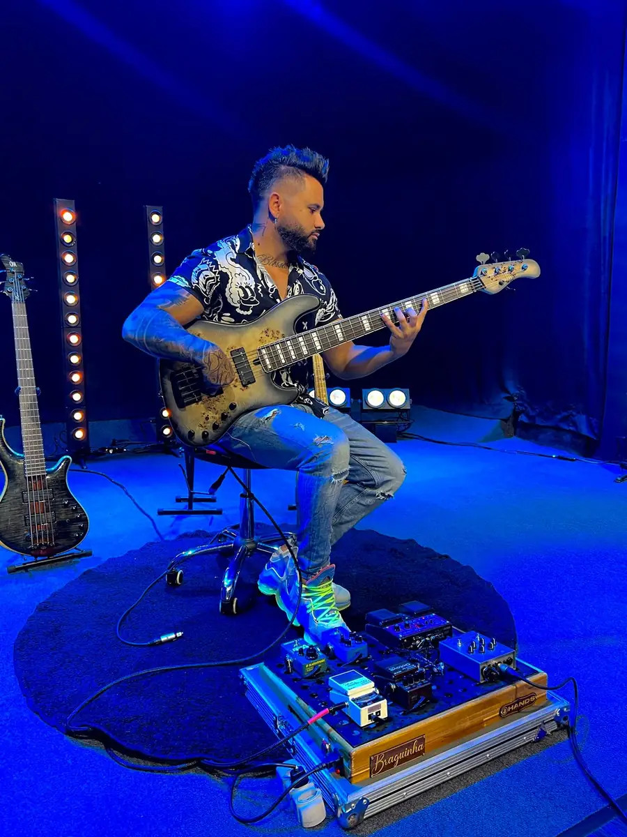 Junior Ribeiro “Braguinha” (bass)